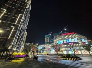 Exterior - Fully Furnished 2BED-2BATH Luxury Apartment, Vinhomes Grand Park, HCMC (Thành phố Hồ Chí Minh)