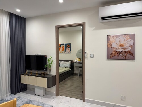 Fully Furnished 2BED-2BATH Luxury Apartment, Vinhomes Grand Park, HCMC