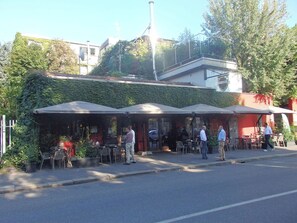 المنشأة من الخارج