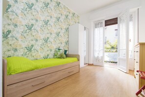 Iron/ironing board, internet, bed sheets - Lambrate gleaner (Milano)