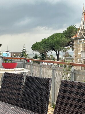 Terrace/patio - Large, cosy house for 8/10 people less than 100 m from the beach, terrace with sea view (Saint-Brevin-les-Pins)