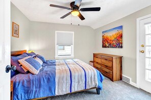 3 bedrooms, iron/ironing board, WiFi, bed sheets - South Euclid 3BR Cozy Home — Near Clinic (South Euclid)