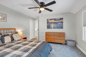 3 chambres, fer et planche à repasser, Wi-Fi, draps fournis
