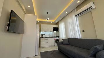 Comfort 1+1 Apart Daire, Balkonlu, Bahce Manzarali | Wohnzimmer