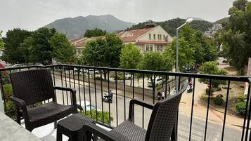 Comfort 1+1 Apart Daire, Balkonlu, Dag Manzarali | Balcony