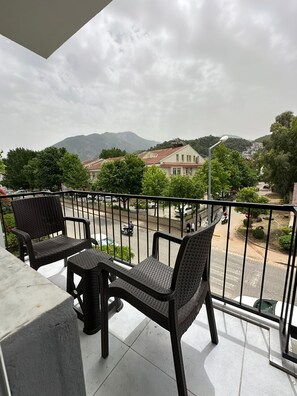 Comfort 1+1 Apart Daire, Balkonlu, Dag Manzarali | Balkong