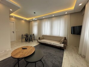 Comfort 1+1 Apart Daire, Balkonlu, Dag Manzarali | 客廳