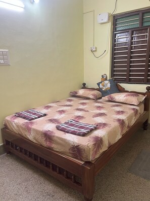 1 habitación, tabla de planchar con plancha y acceso a internet 