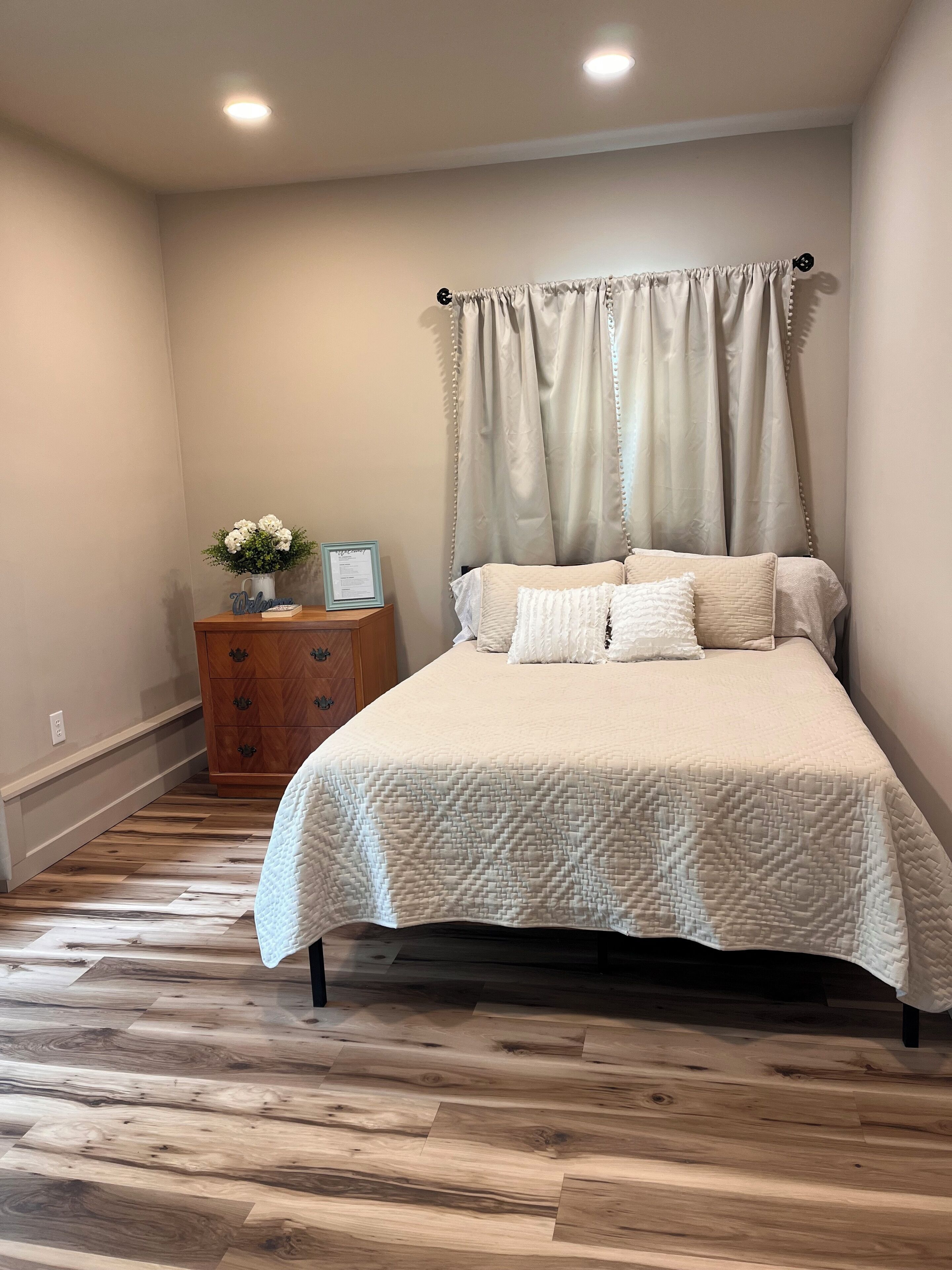 1 soverom, skrivebord, strykejern/-brett og wi-fi (inkludert)