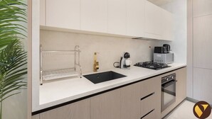 Coffee/tea maker, fridge, microwave, oven - Vogue, JVC Binghatti Phoenix near Circle Mall (Dubai)
