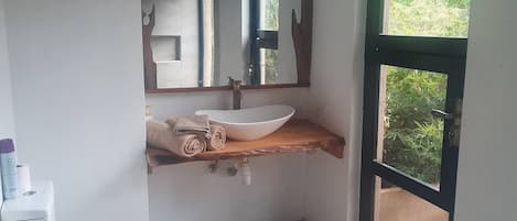 Villa, 3 Bedrooms, Accessible, Balcony | Bathroom