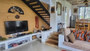 วิลล่า, 3 ห้องนอน, พร้อมสิ่งอำนวยความสะดวกสำหรับผู้พิการ, ระเบียง | ห้องนั่งเล่น