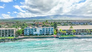 Exterior - Three bedroom right on the ocean with AC! (Lahina)
