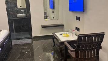 Deluxe Double Room, Marina View | Desk, free WiFi