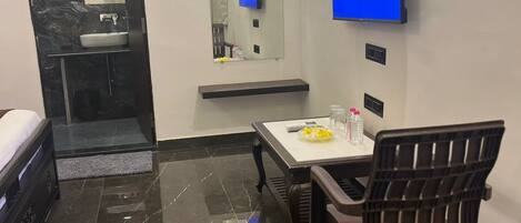 Deluxe Double Room, Marina View | Desk, free WiFi