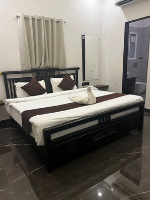 Suite | Desk, free WiFi - Virasat 1969 (Udaipur)