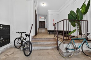 Interior -  1-bedroom apartment and Bed Sofa in vibrant Detroit -near HOSPITAL (Detroit)