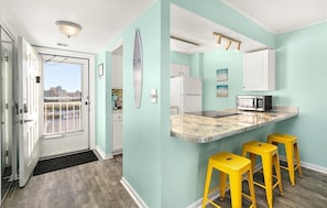 Coffee/tea maker, fridge, microwave, oven - 2 Master Suites with a King and Queen Bed and Close to Seacrets (Ocean City)