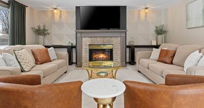 Walk to Lambeau, Resch, Titletown • Park 4 Cars • Sauna, Gym & Tailgate Garage