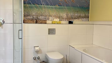 Hiustenkuivaaja, pyyhkeet, saippua, vessapaperi