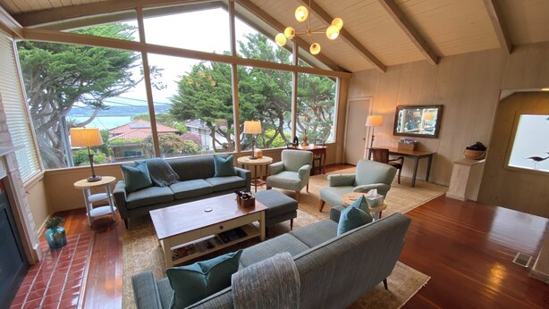 TV, fireplace - 4001 Bay Echo - Carmel Bay Views! (Carmel)