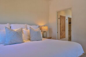 3 bedrooms, iron/ironing board, free WiFi, bed sheets - 4002 La Maubeche - Updated Home on Carmel Point (Carmel)