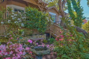 Property grounds - 4003 Casanova Sanctuary, Stunning Carmel Home (Carmel)