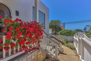 Property grounds - 4004 Casa Blanca Carmel - 3 Blocks to the Beach (Carmel)