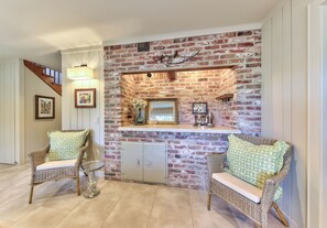 Interior - 4005 Heaven's Gate - Golden Rectangle Gem (Carmel)