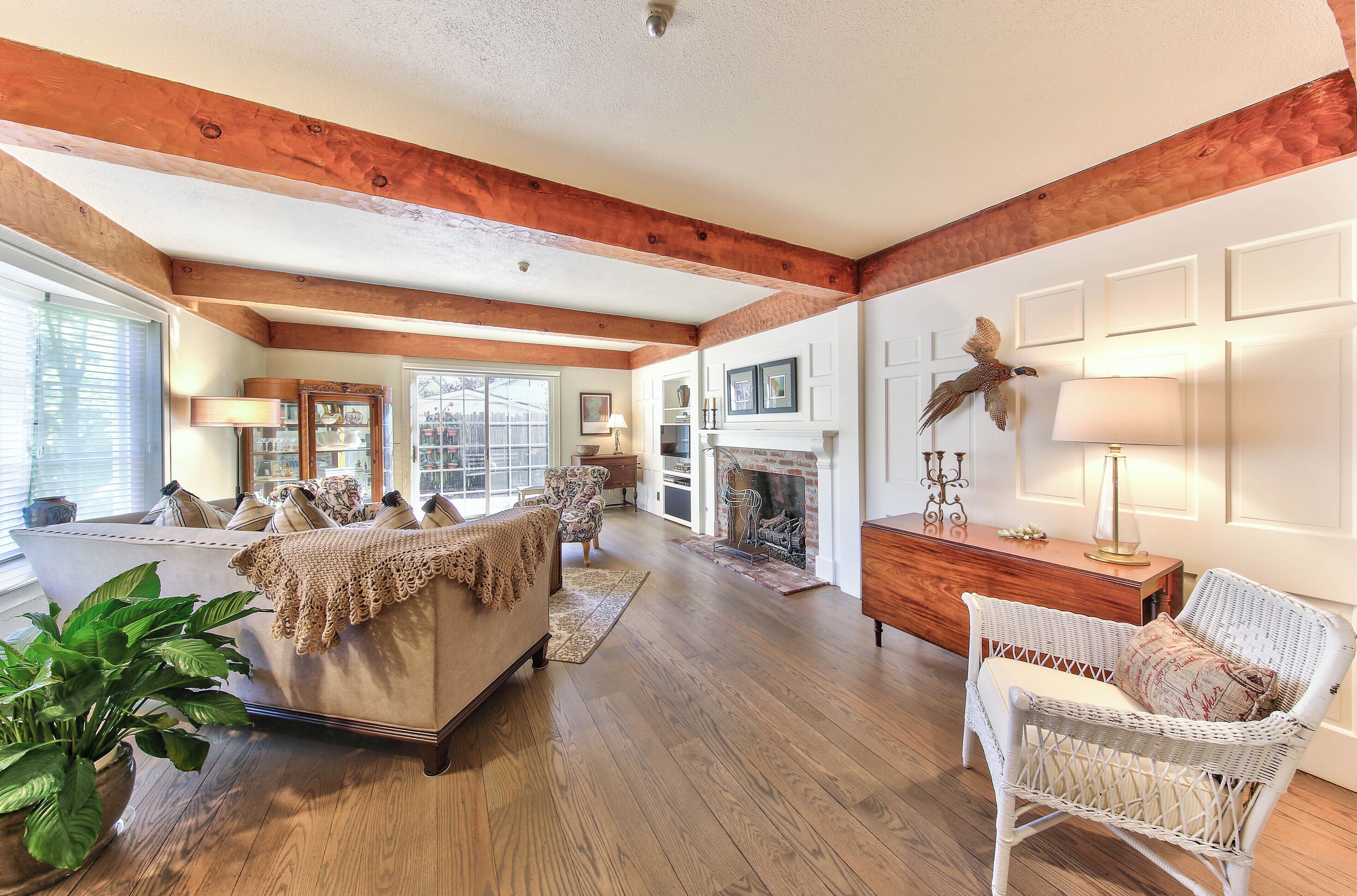 Televisión y chimenea 