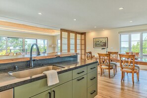 Fridge, microwave, oven, stovetop - 4009 Ribera Sanctuary - Carmel Meadows Beach House (Carmel)