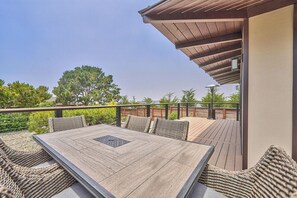 Outdoor dining - 4009 Ribera Sanctuary - Carmel Meadows Beach House (Carmel)