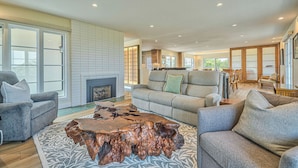Living area - 4009 Ribera Sanctuary - Carmel Meadows Beach House (Carmel)