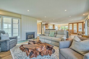 Smart TV, fireplace - 4009 Ribera Sanctuary - Carmel Meadows Beach House (Carmel)