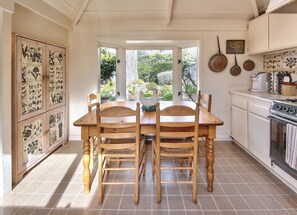 Fridge, microwave, oven, stovetop - 4010 El Jardin Viejo, Carmel Point Home Near Beach (Carmel)