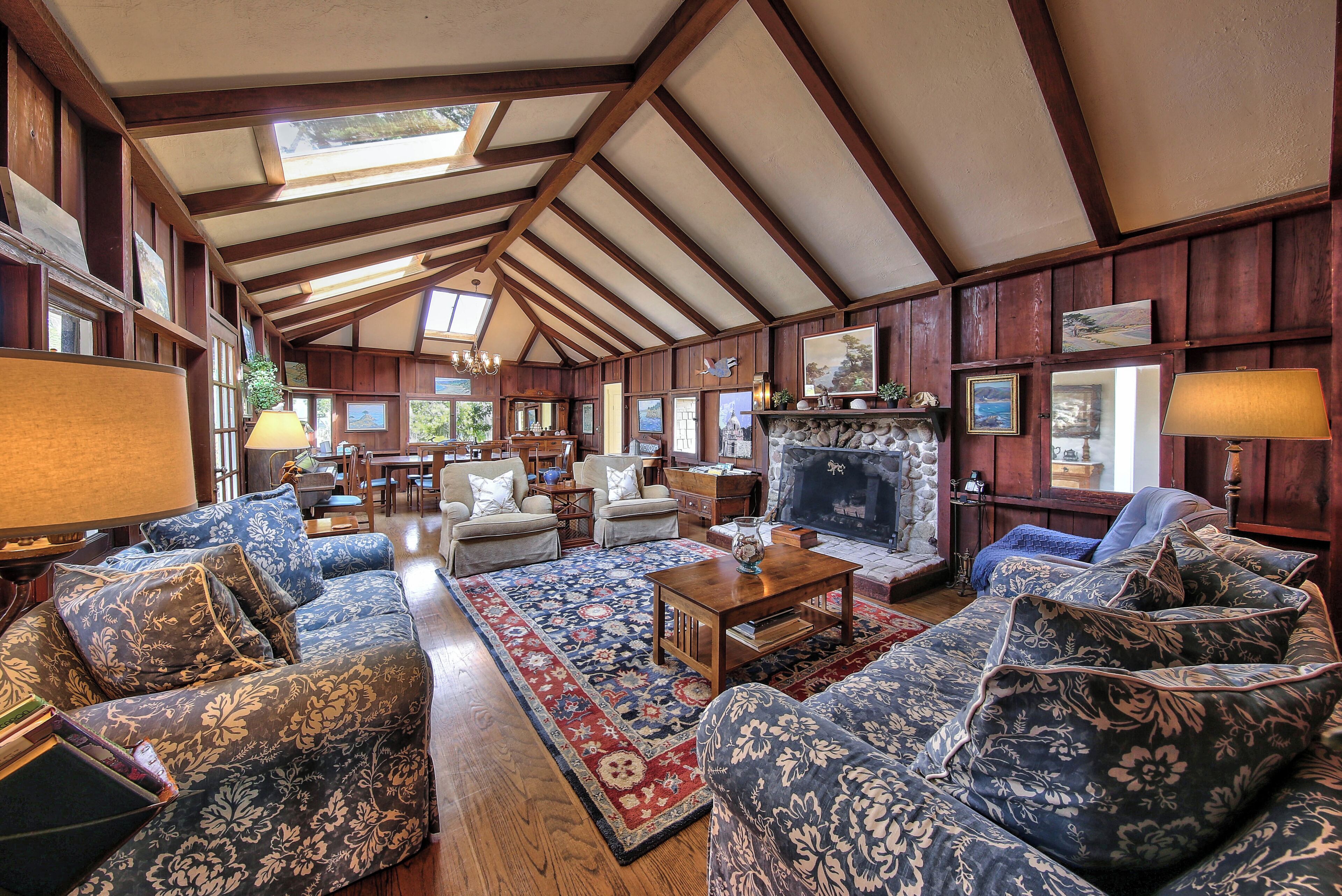 Smart-tv en een open haard