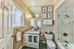 Hair dryer, towels - 4015 Daisy's Place - Downtown Carmel Condo (Carmel)