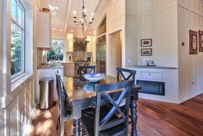 Dining - 4021 Casey's Cottage - Perfect for Two in Carmel (Carmel)