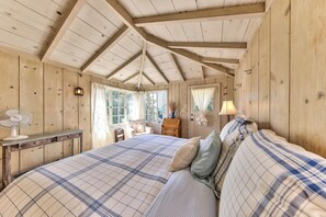 2 bedrooms, iron/ironing board, free WiFi, bed sheets - 4022 Lilacs and Laughter - Old World Charm, Garden (Carmel)