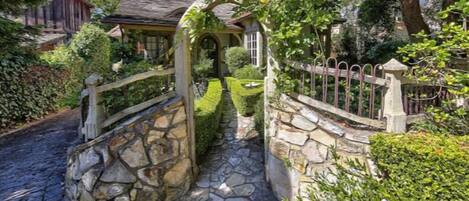 Enceinte de lâhĂ©bergement