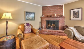 Interior - 4026 The Packer Home - Warm and Comfy in Carmel (Carmel)