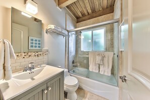 Shower, hair dryer, towels - 4027 Nautical Nook - Classy Home, 2 Living Spaces (Carmel)