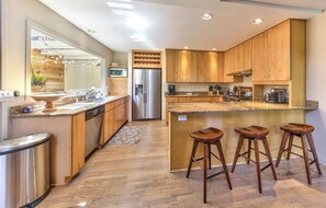 Fridge, microwave, oven, stovetop - 4027 Nautical Nook - Classy Home, 2 Living Spaces (Carmel)