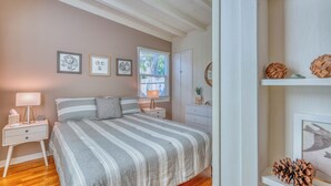 Room - 4028 Brambles - Just 5 Blocks from Downtown Carmel (Carmel)