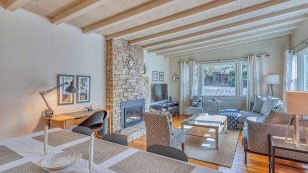 Living area - 4028 Brambles - Just 5 Blocks from Downtown Carmel (Carmel)
