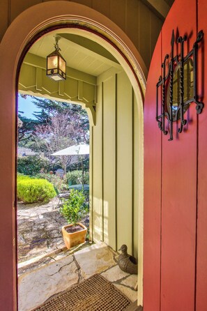 Exterior detail - 4029 Casa Isabella - Carmel Point Cottage (Carmel)