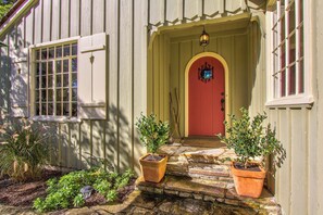 Exterior detail - 4029 Casa Isabella - Carmel Point Cottage (Carmel)