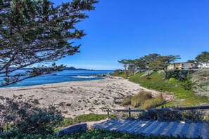 One Block Walk to this Sandy Beach - 4029 Casa Isabella - Carmel Point Cottage (Carmel)