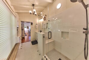 Shower, hair dryer, towels - 4030 Serenity-by-the-Sea - Indoor-Outdoor Living (Carmel)