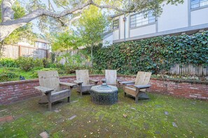 Terrace/patio - 4034 Skybird - Tranquil Cottage Near the Beach (Carmel)